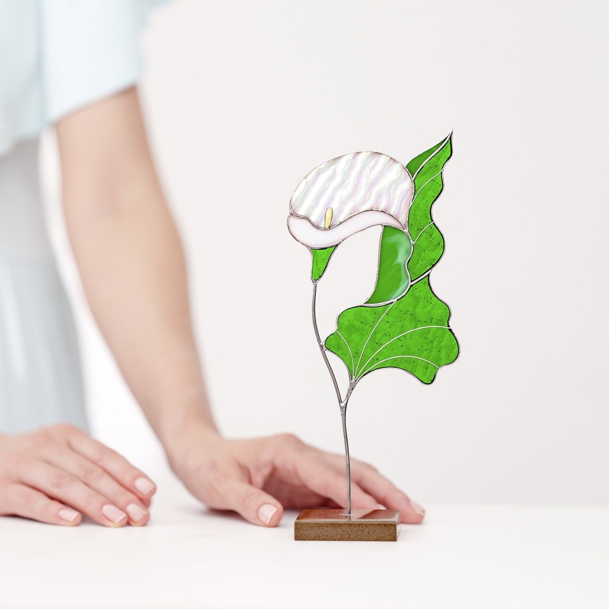 suncatcher stained_glass Calla Lily Stained Glass Table Decor – Elegant Floral Sculpture on Stone Base