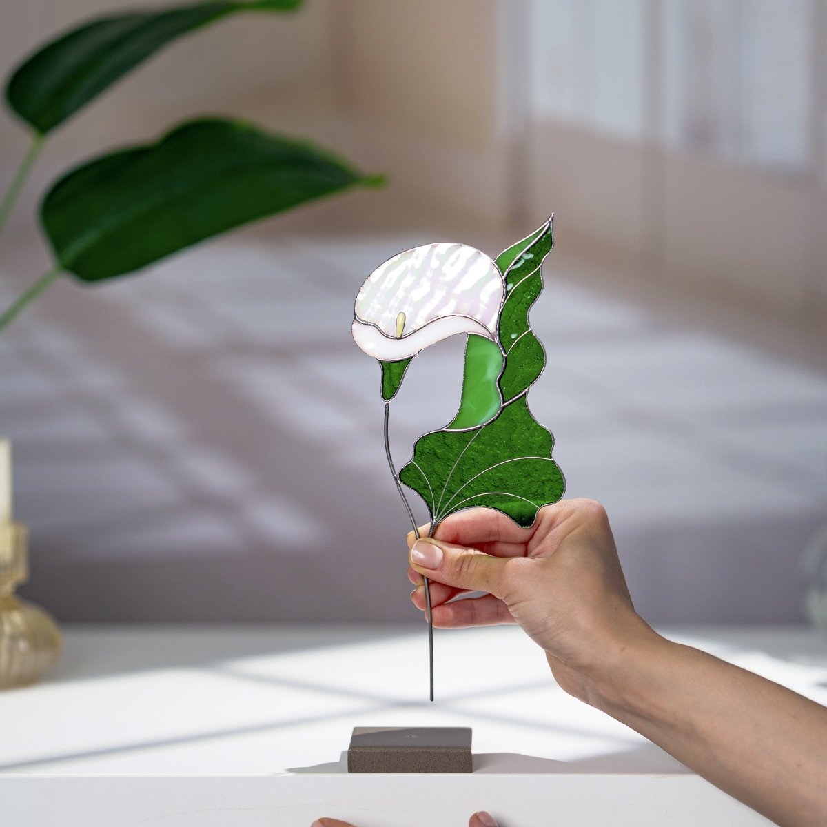 suncatcher stained_glass Calla Lily Stained Glass Table Decor – Elegant Floral Sculpture on Stone Base